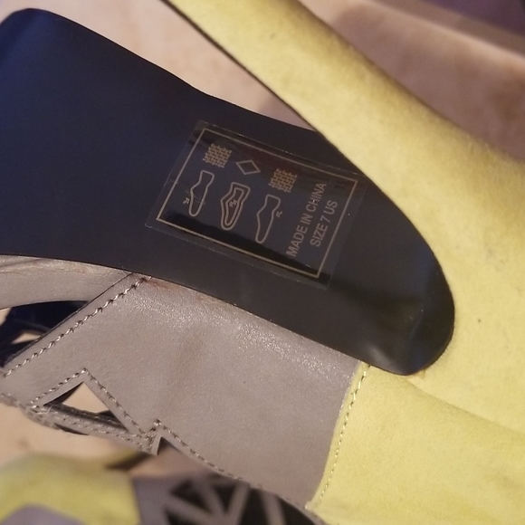 Size 7 heels grey and neon yellow - Picture 5 of 6